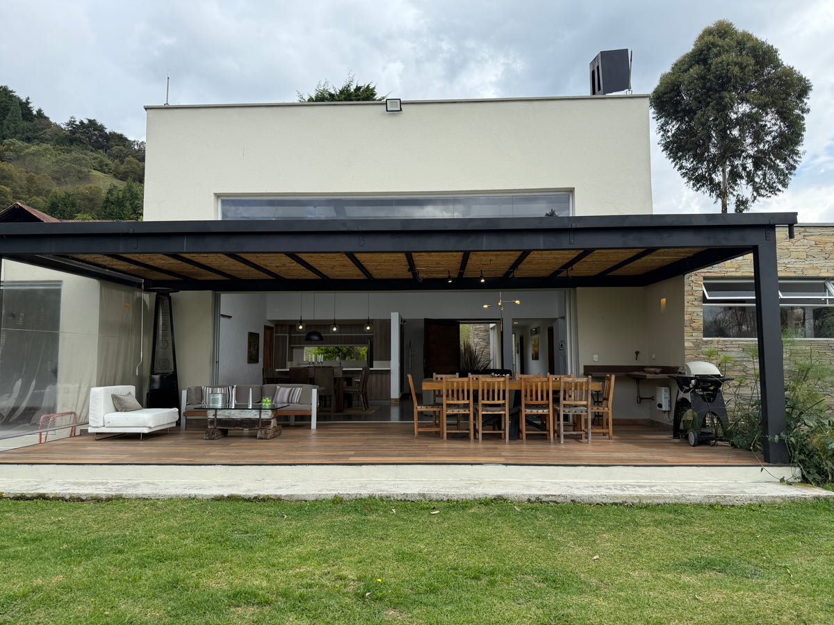 Casa en Palmas cerca al Mall Indiana con lote amplio, rooftop y zonas comunes