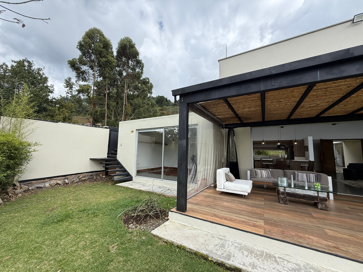 Casa en Palmas cerca al Mall Indiana con lote amplio, rooftop y zonas comunes