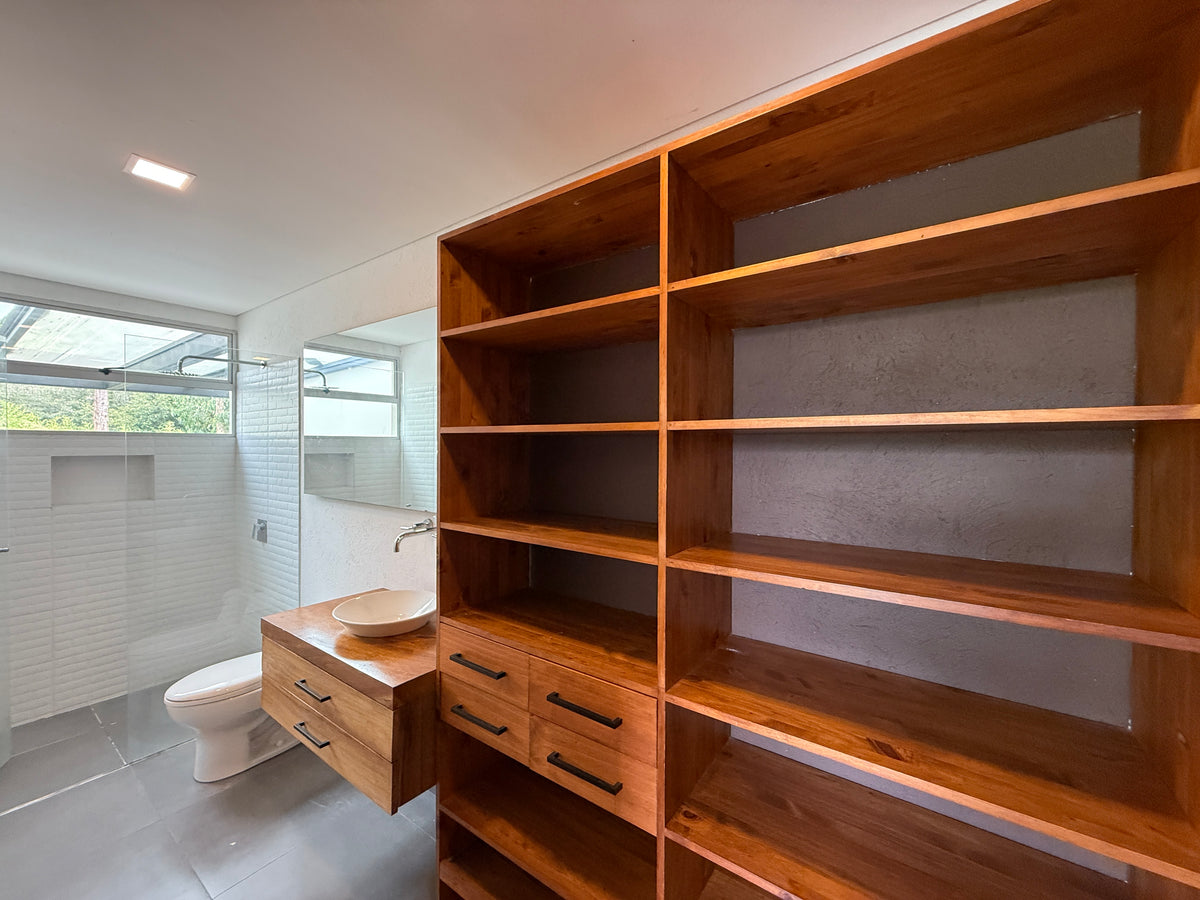 Casa en Palmas cerca al Mall Indiana con lote amplio, rooftop y zonas comunes