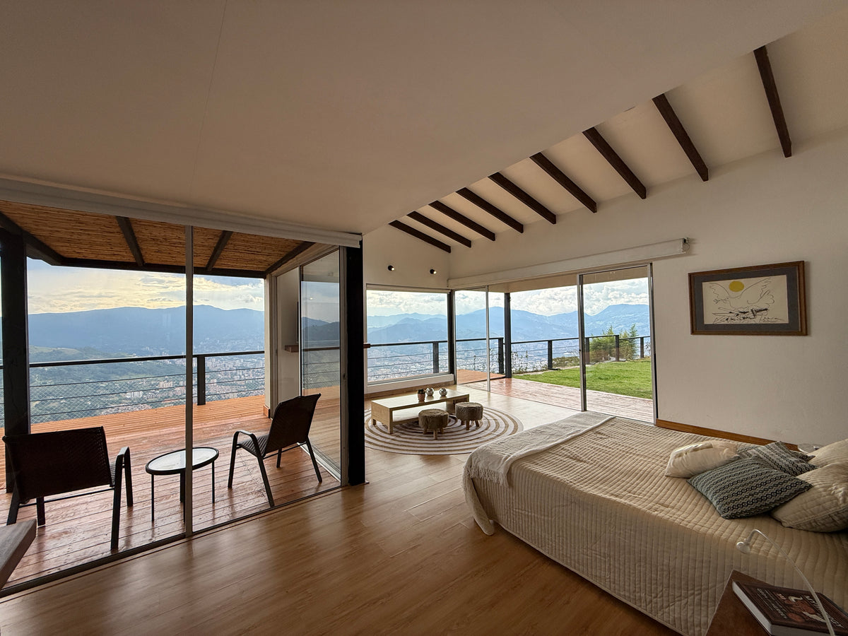 Casa en Palmas cerca al Mall Indiana con lote amplio, rooftop y zonas comunes