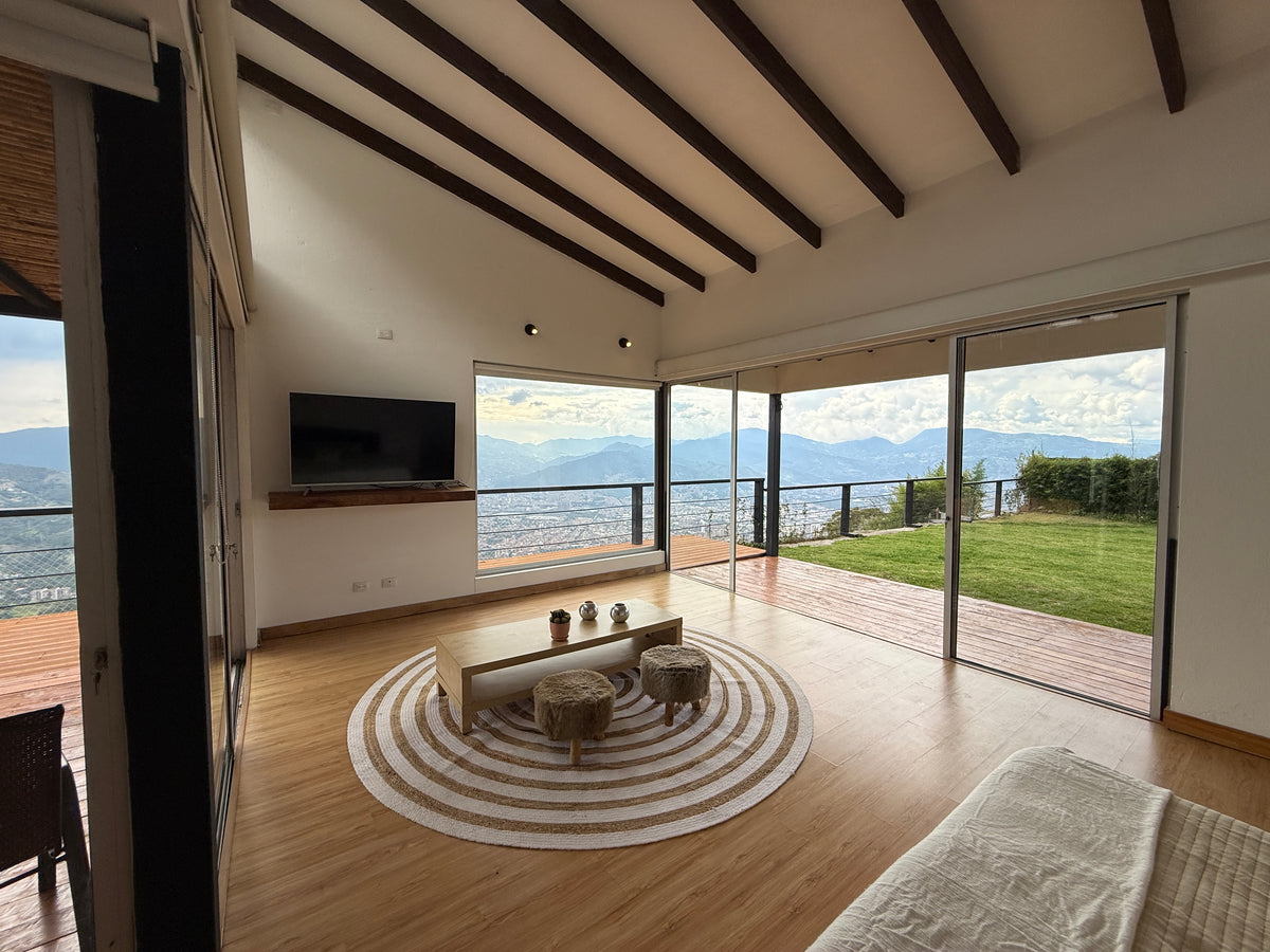 Casa en Palmas cerca al Mall Indiana con lote amplio, rooftop y zonas comunes