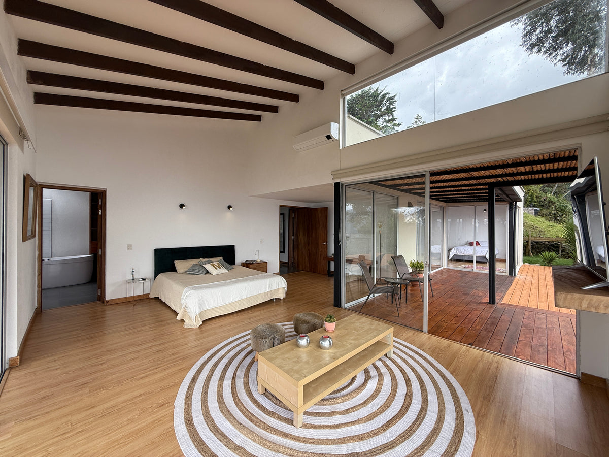 Casa en Palmas cerca al Mall Indiana con lote amplio, rooftop y zonas comunes