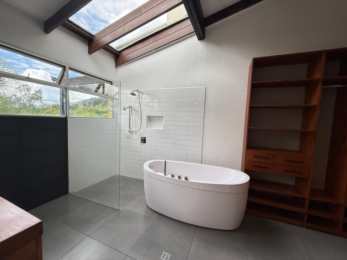 Casa en Palmas cerca al Mall Indiana con lote amplio, rooftop y zonas comunes