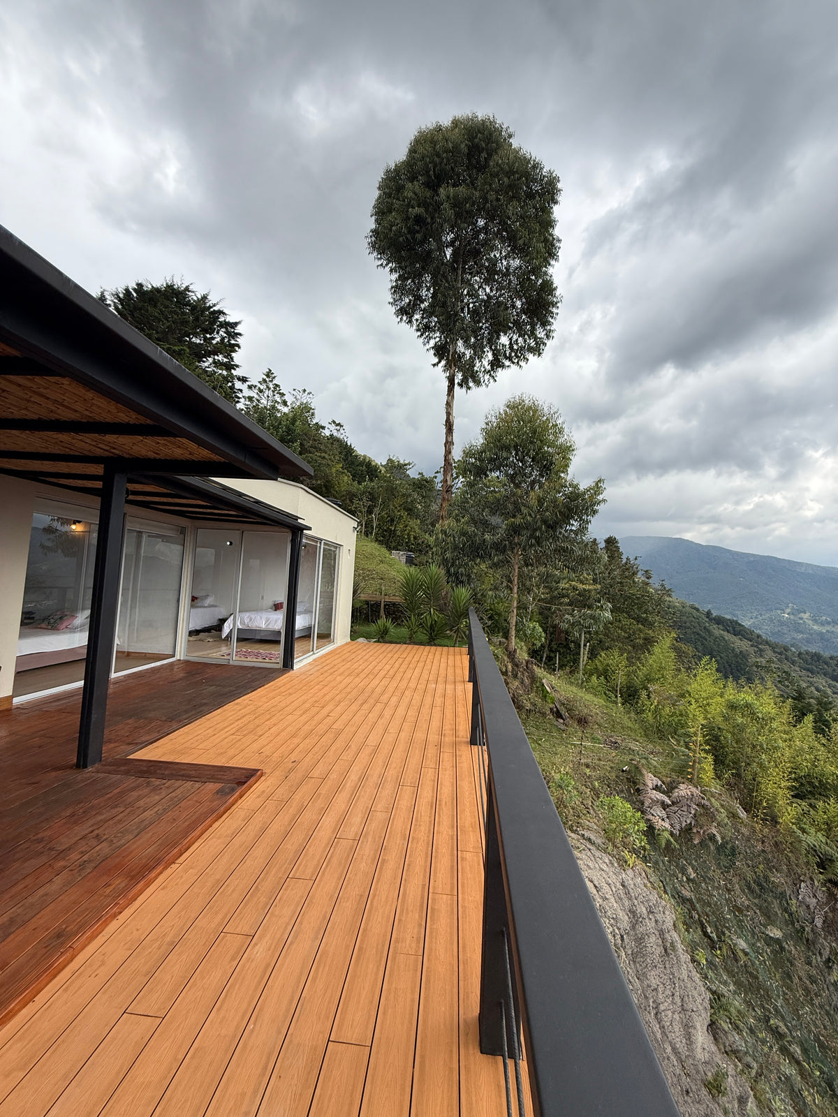 Casa en Palmas cerca al Mall Indiana con lote amplio, rooftop y zonas comunes