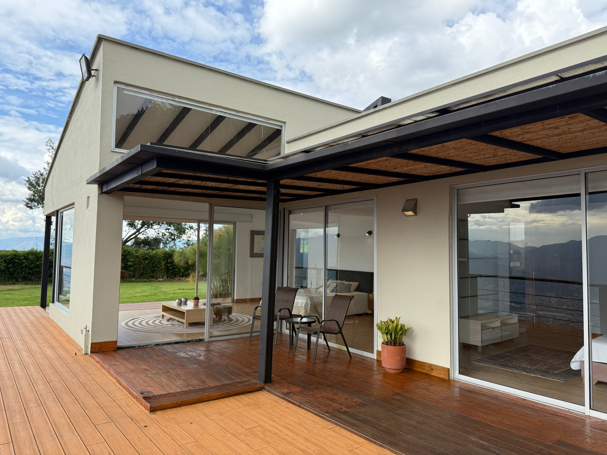 Casa en Palmas cerca al Mall Indiana con lote amplio, rooftop y zonas comunes