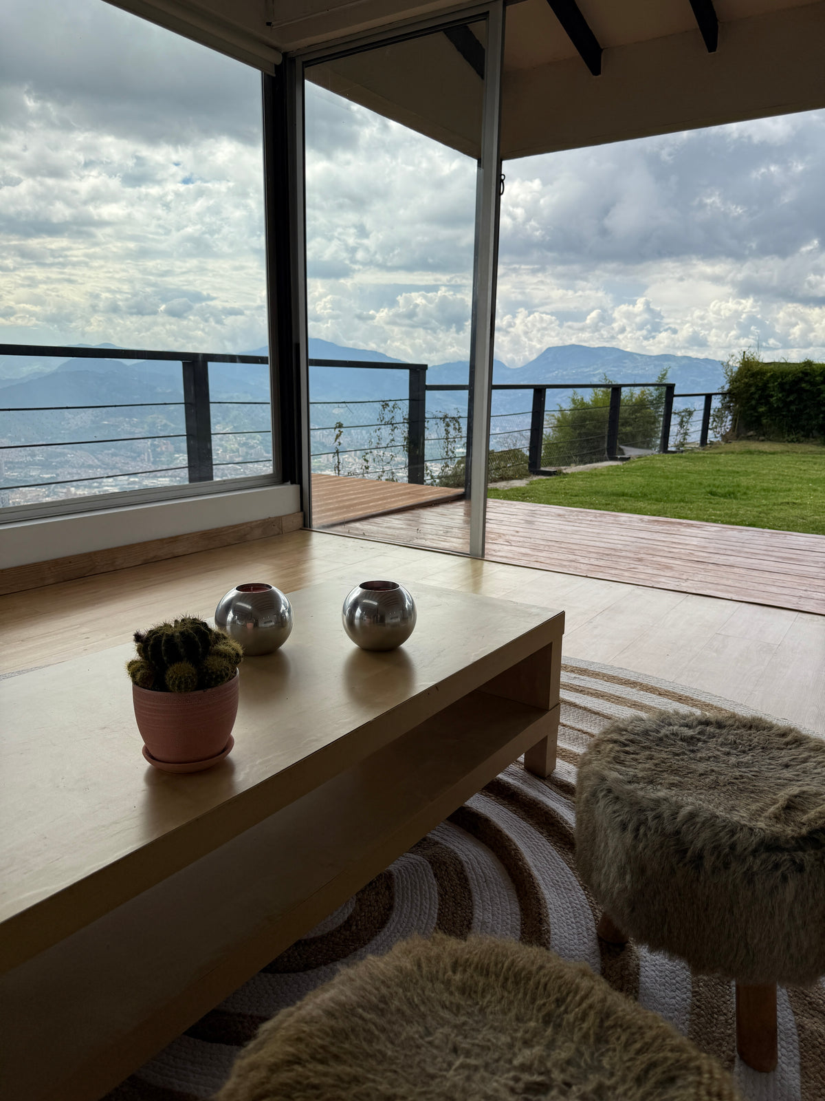 Casa en Palmas cerca al Mall Indiana con lote amplio, rooftop y zonas comunes