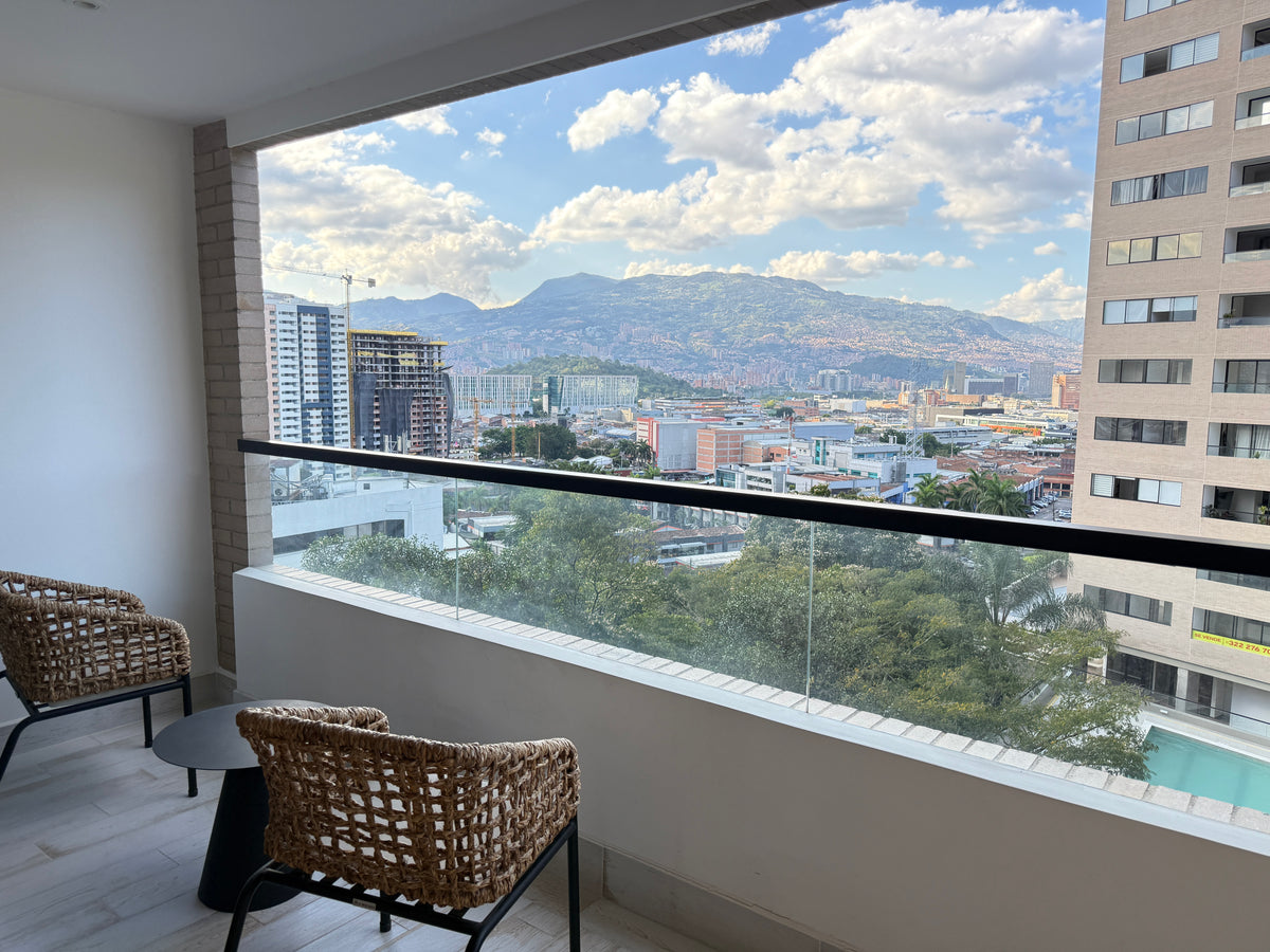 Apartamento en El Poblado Castropol con 3 BR todas las amenidades