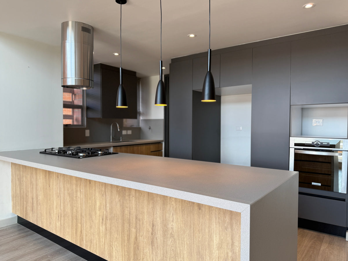 Apartamento dúplex con terraza cerca de El Tesoro Mall del Este y Clínica El Rosario