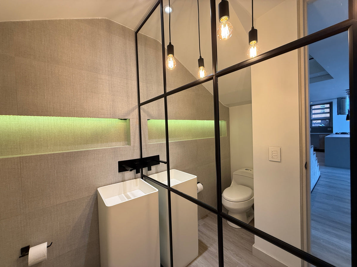 Apartamento dúplex con terraza cerca de El Tesoro Mall del Este y Clínica El Rosario