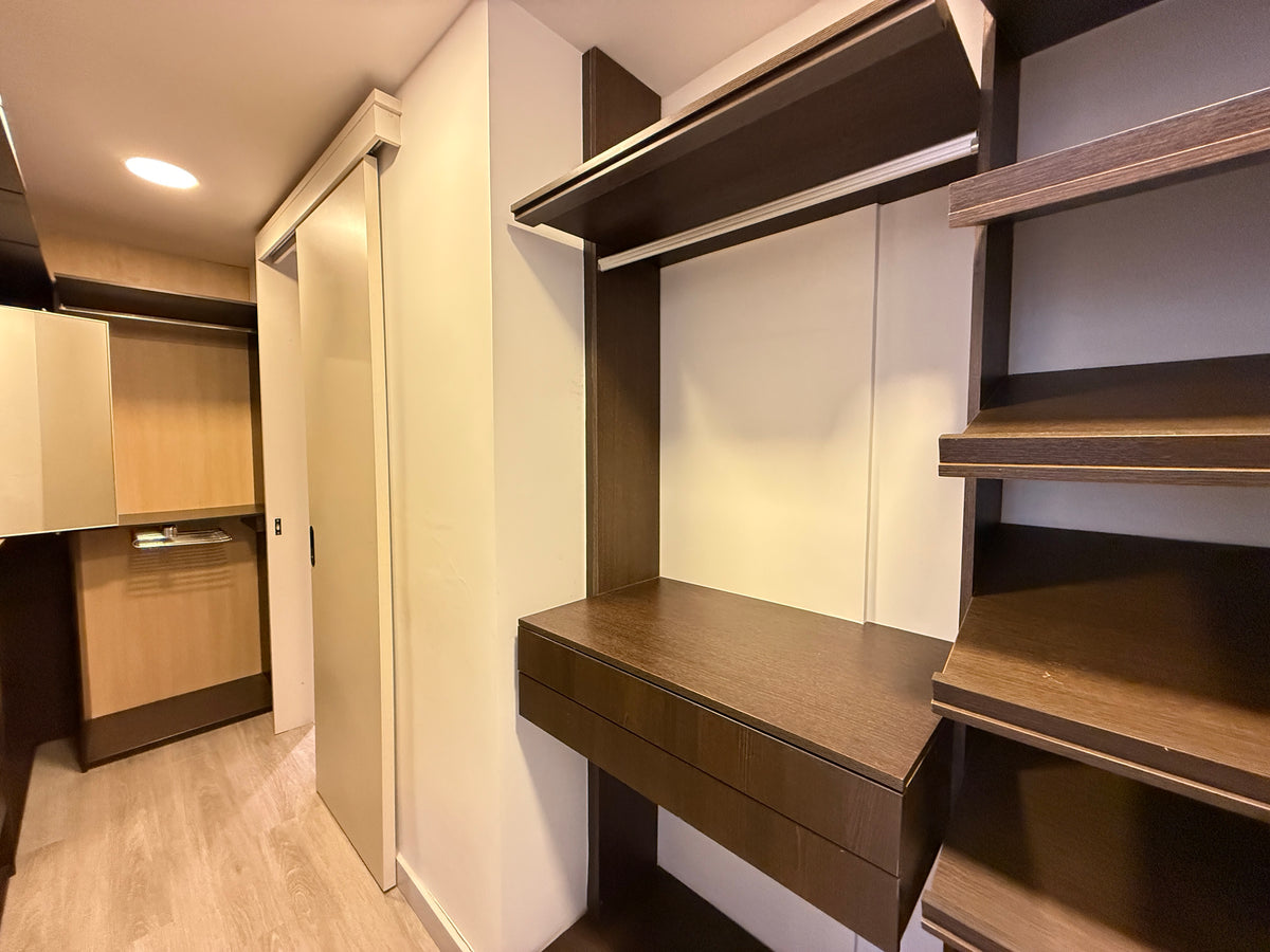 Apartamento dúplex con terraza cerca de El Tesoro Mall del Este y Clínica El Rosario