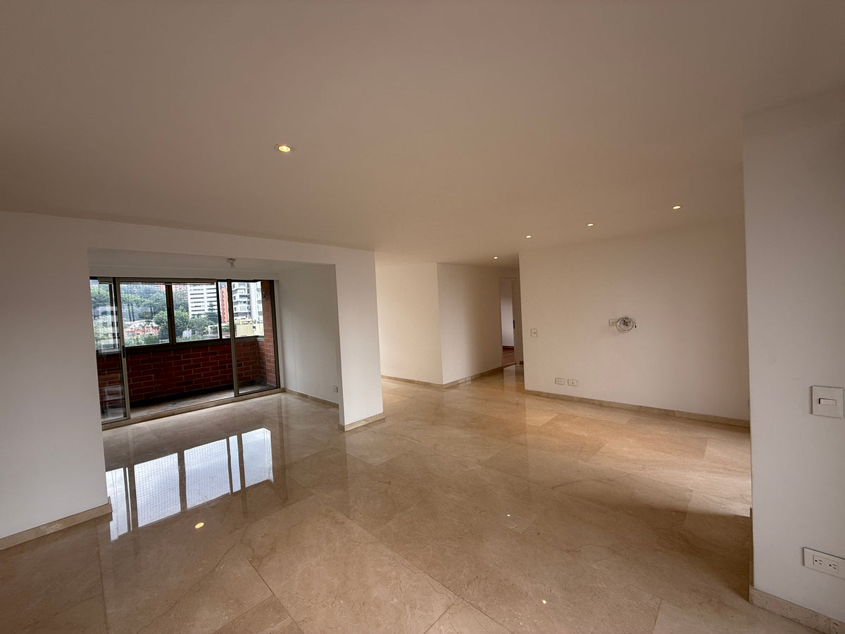 Apartamento sector Campestre, El Poblado con amplios espacios