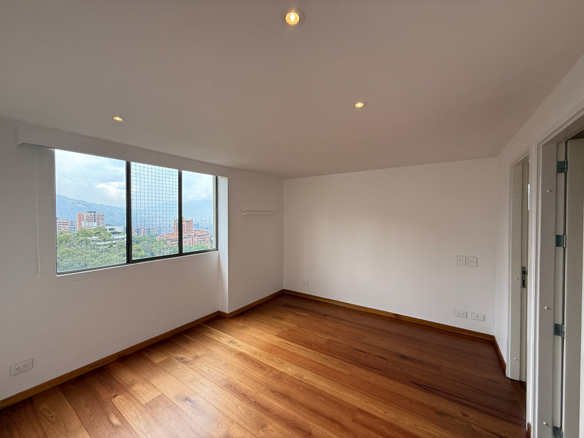 Apartamento sector Campestre, El Poblado con amplios espacios