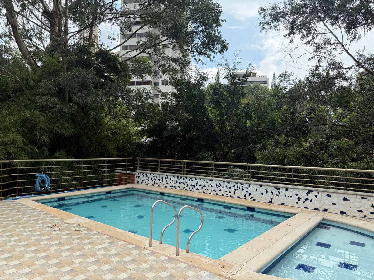 Apartamento sector Campestre, El Poblado con amplios espacios