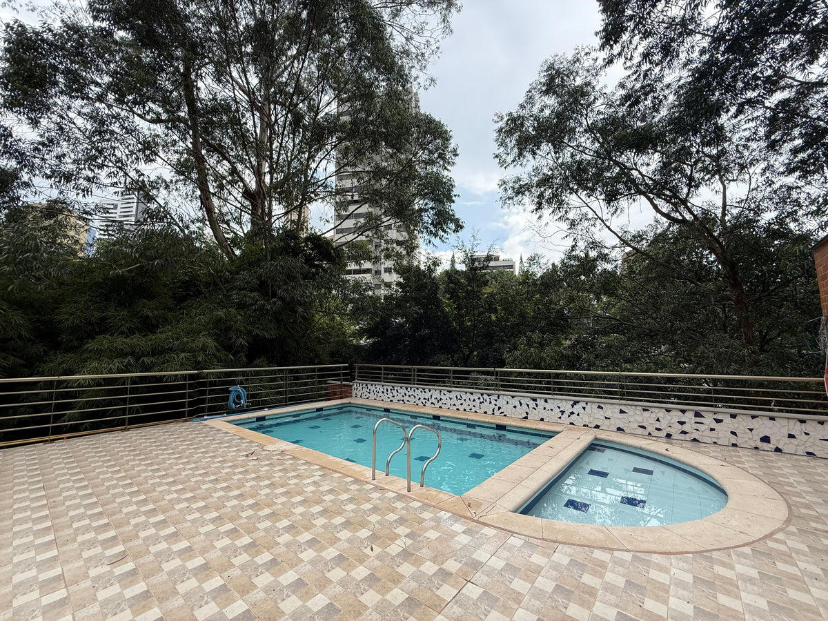 Apartamento sector Campestre, El Poblado con amplios espacios