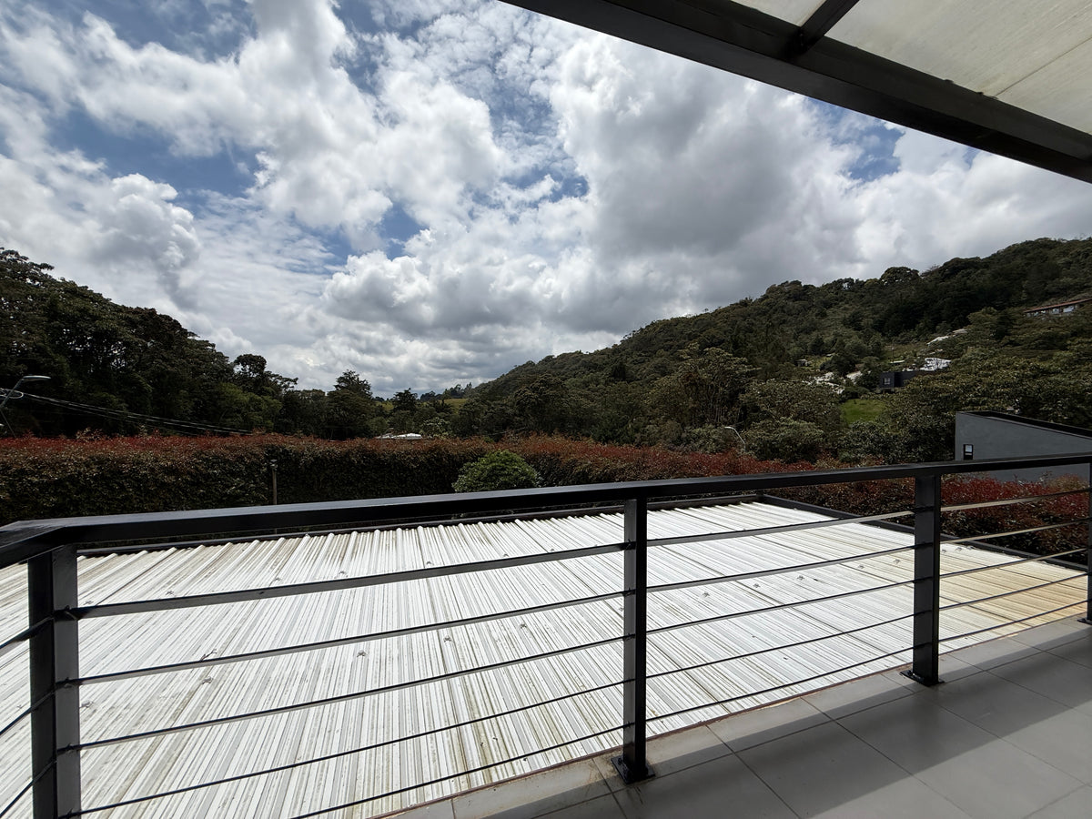 Casa independiente en Alto de las Palmas con jacuzzi, BBQ y diseño moderno