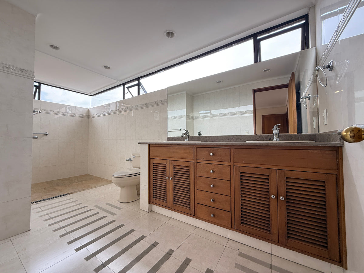 Apartamento en venta en la Milla de Oro, El Poblado – Calle cerrada