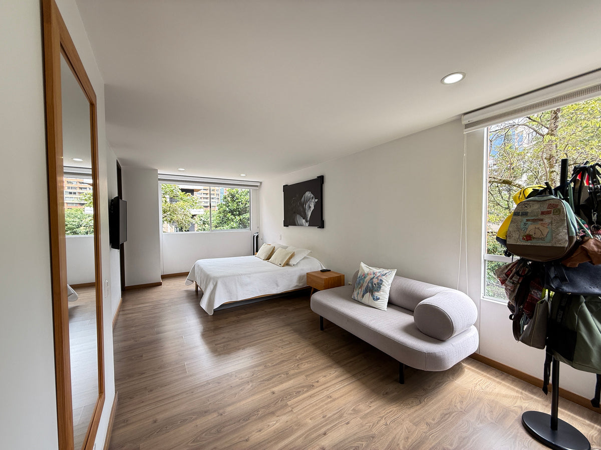 Apartamento en Loma de los Parra, El Poblado con zonas comunes y excelente ubicación