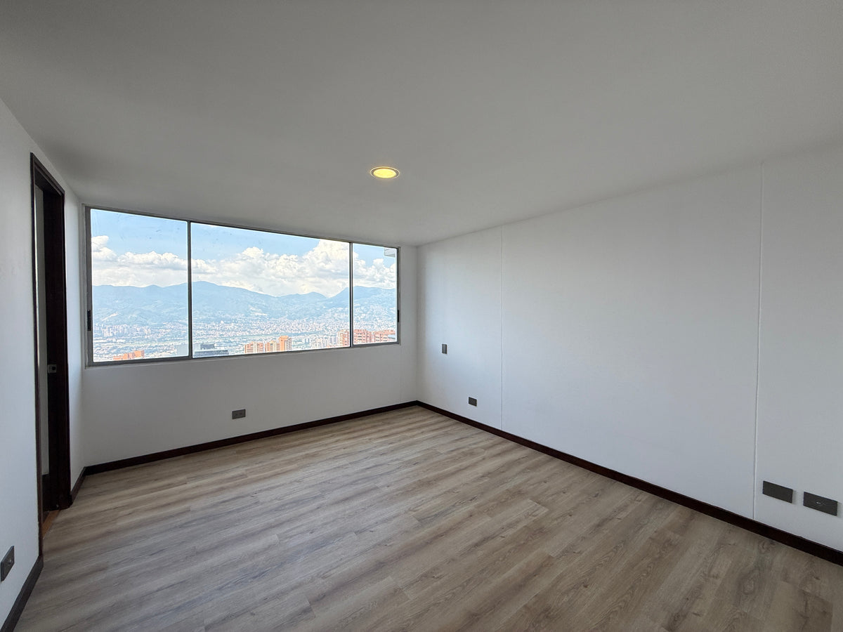 Apartamento en La Caleracon vista panorámica sin registro y excelente distribución