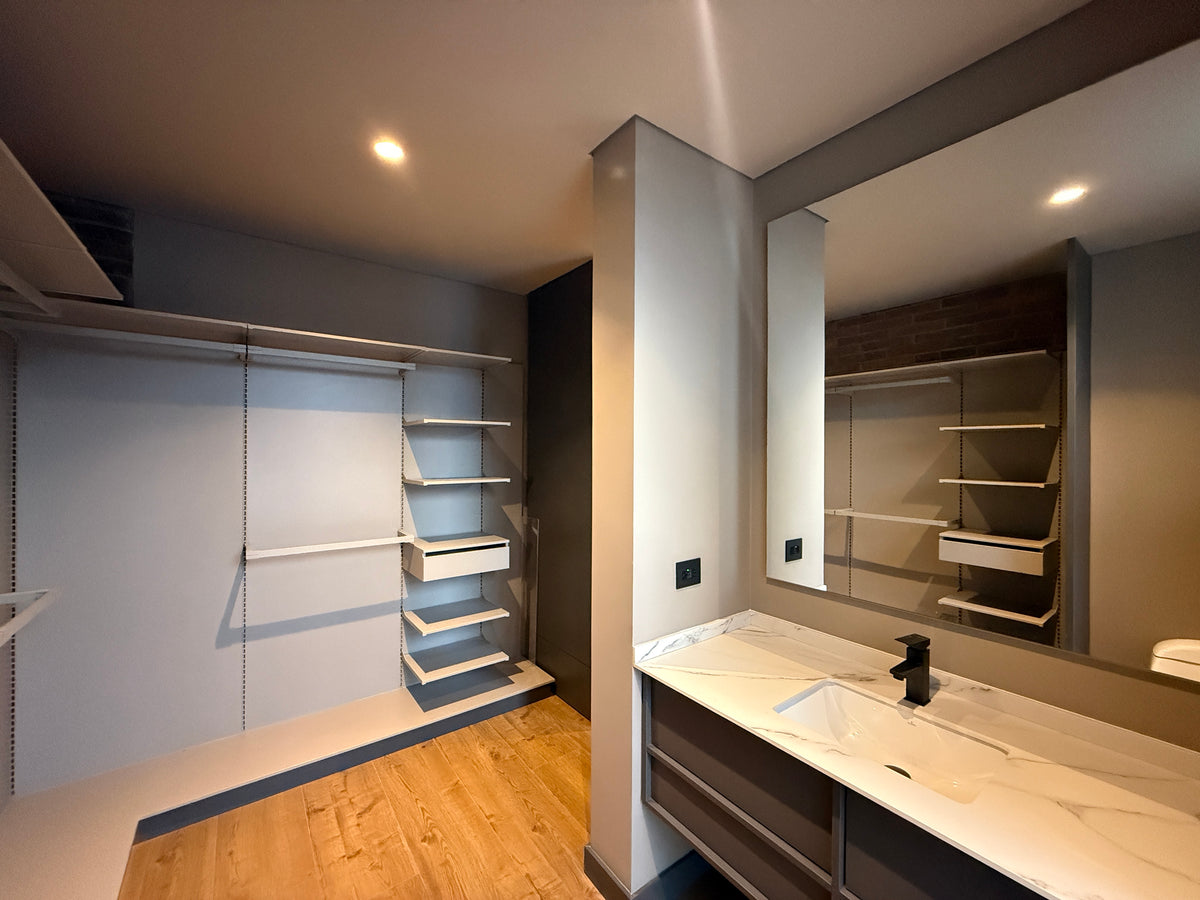 Apartment in Castropol, El Poblado with a privileged location