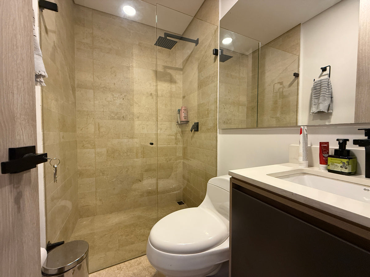 Apartaoficina en El Poblado de 127 m² con terraza, 3 habitaciones y 2 parqueaderos