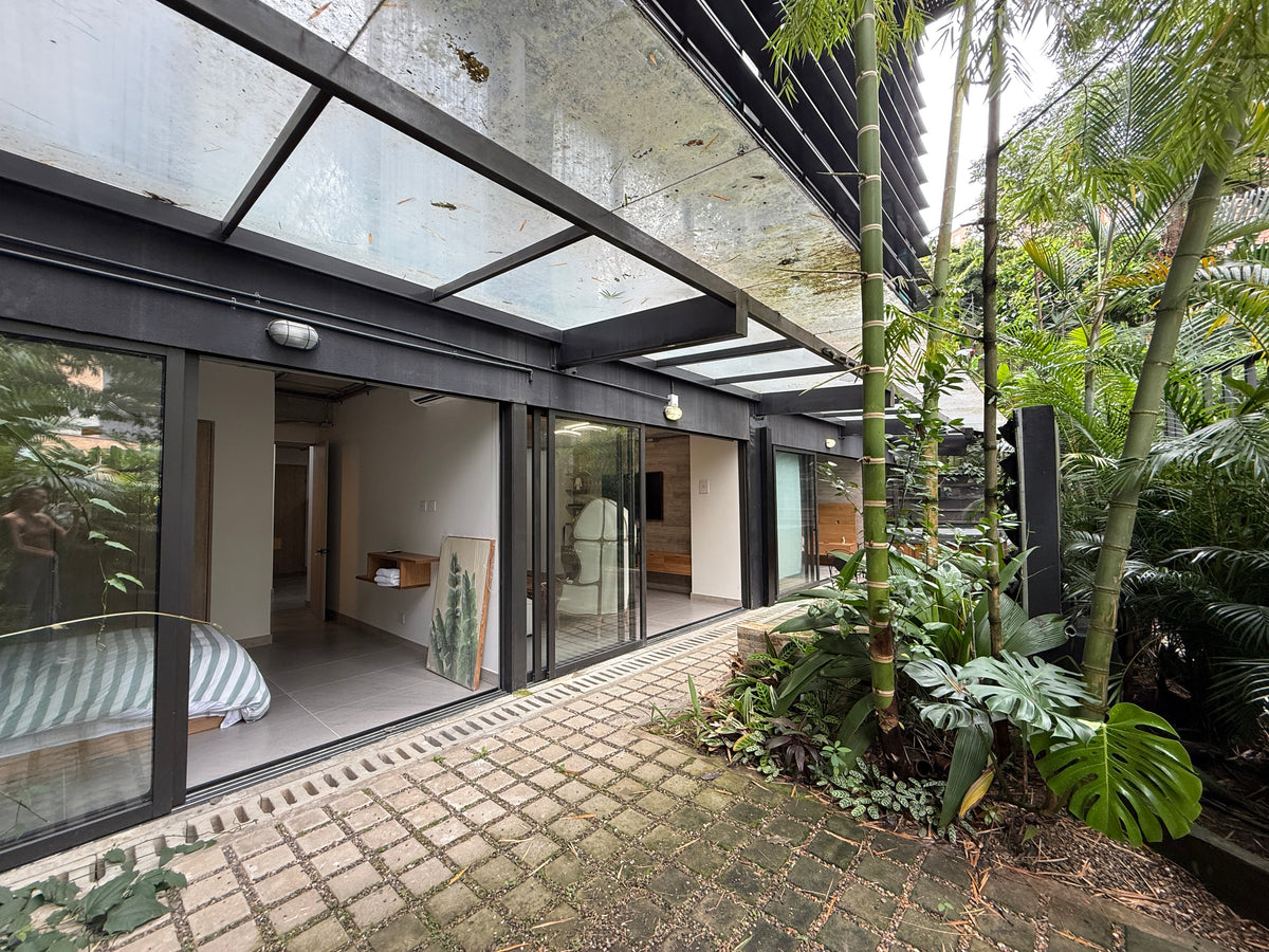 Apartaoficina en El Poblado de 127 m² con terraza, 3 habitaciones y 2 parqueaderos