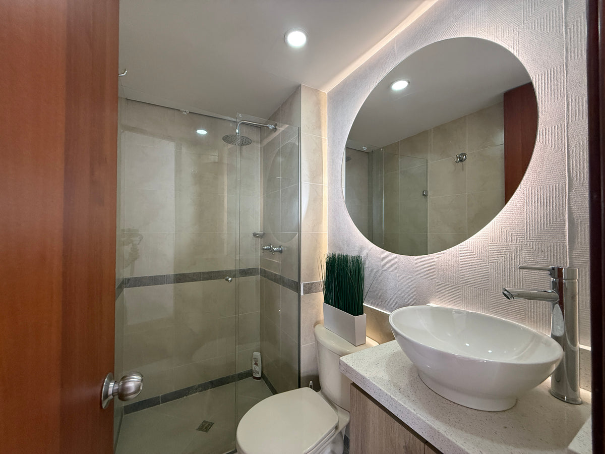 Apartment near El Tesoro, El Poblado - 3 bedrooms and balcony
