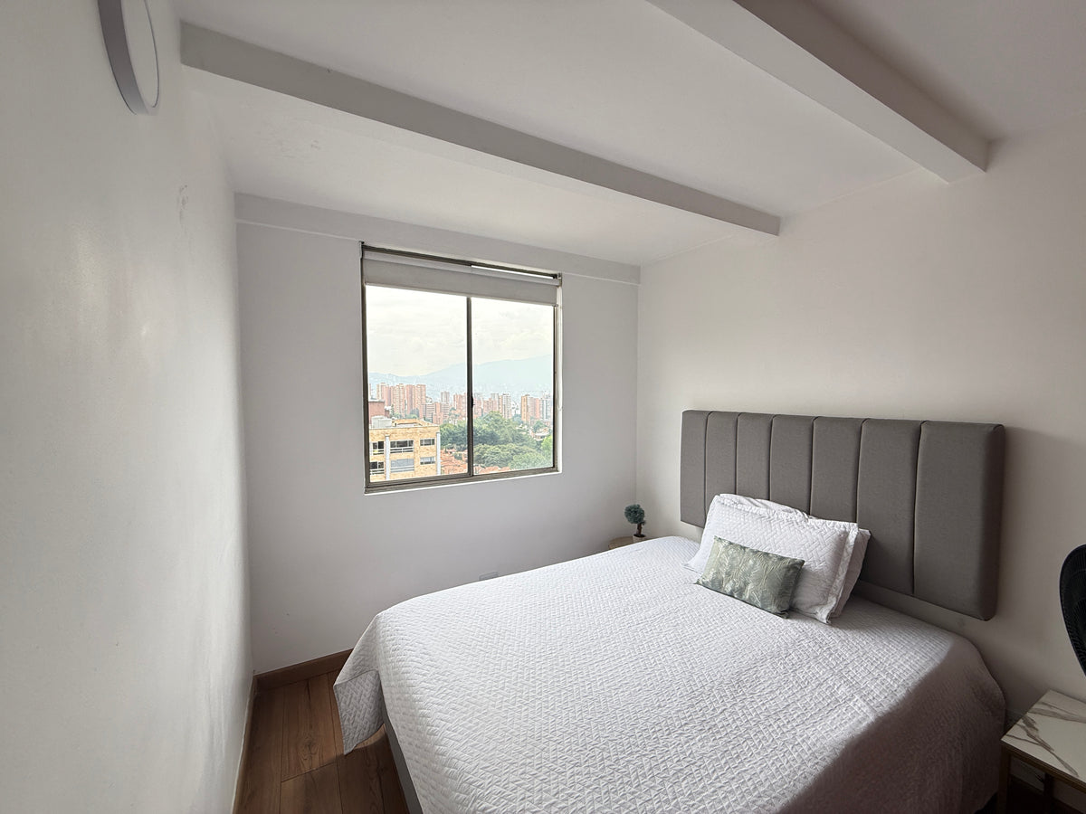 Apartment near El Tesoro, El Poblado - 3 bedrooms and balcony