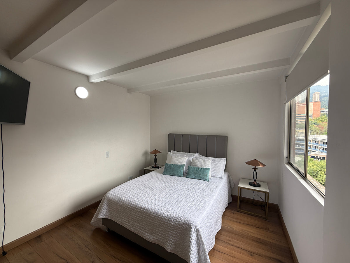 Apartment near El Tesoro, El Poblado - 3 bedrooms and balcony