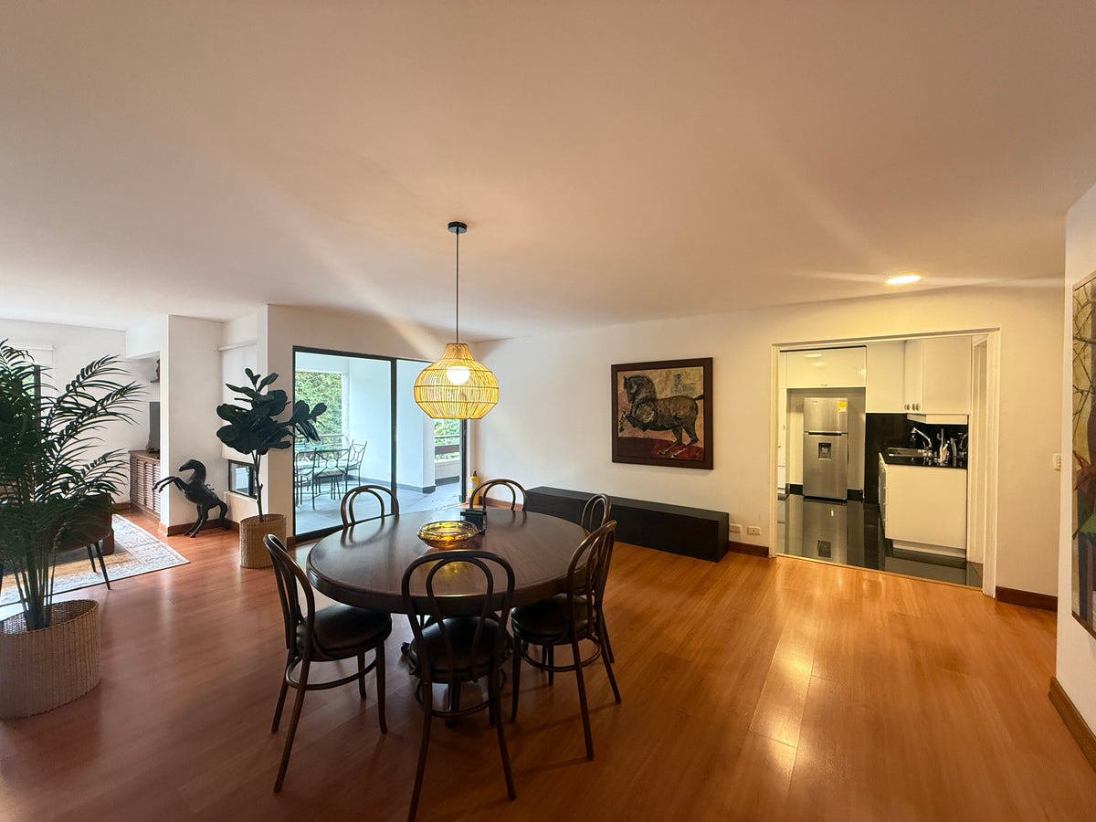 Apartamento amoblado en Vizcaya, El Poblado 167 m² con balcón y amplios espacios