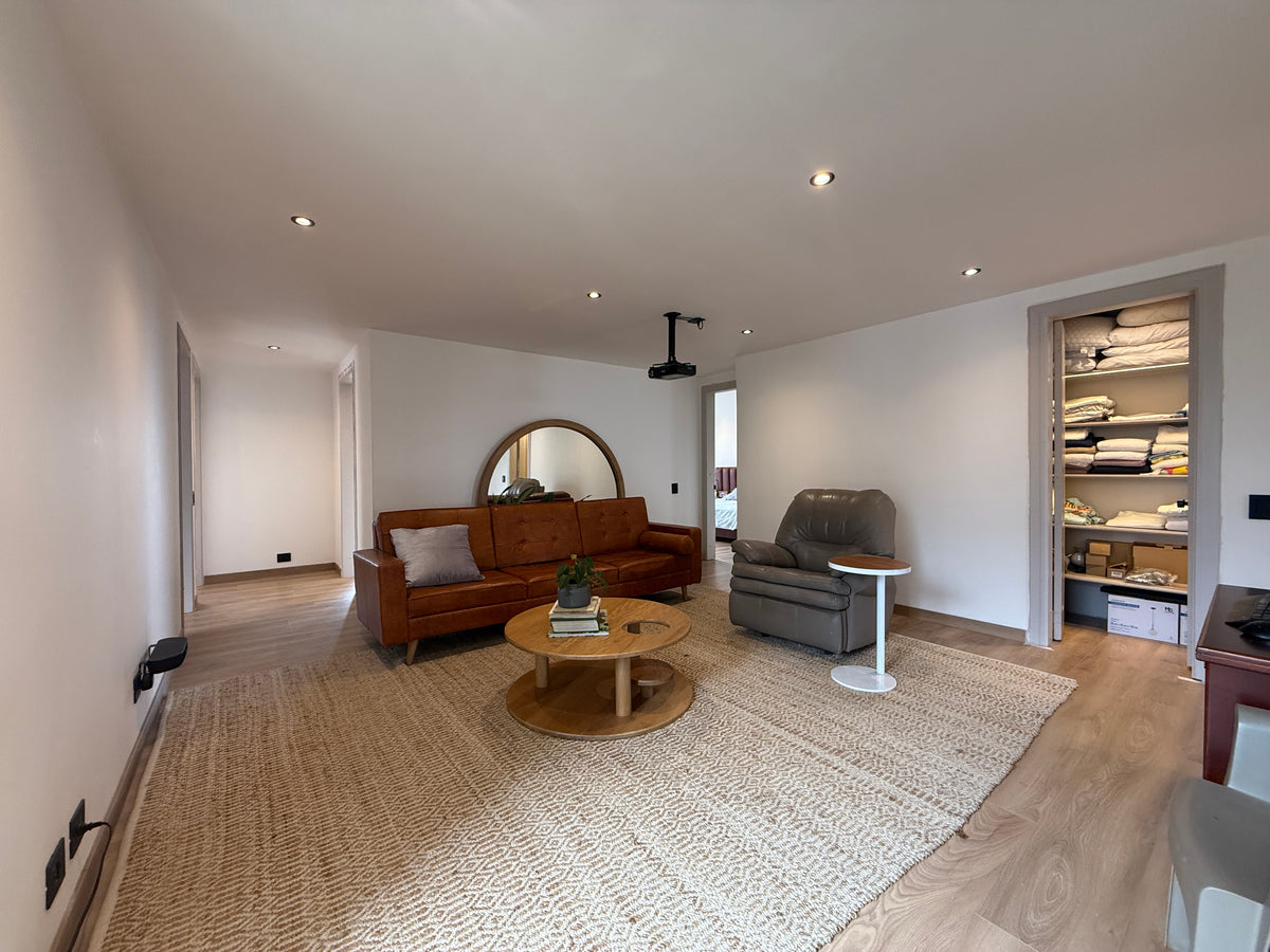 Newly remodeled 295 m² apartment in Los Balsos, El Poblado – Open views and spacious interiors