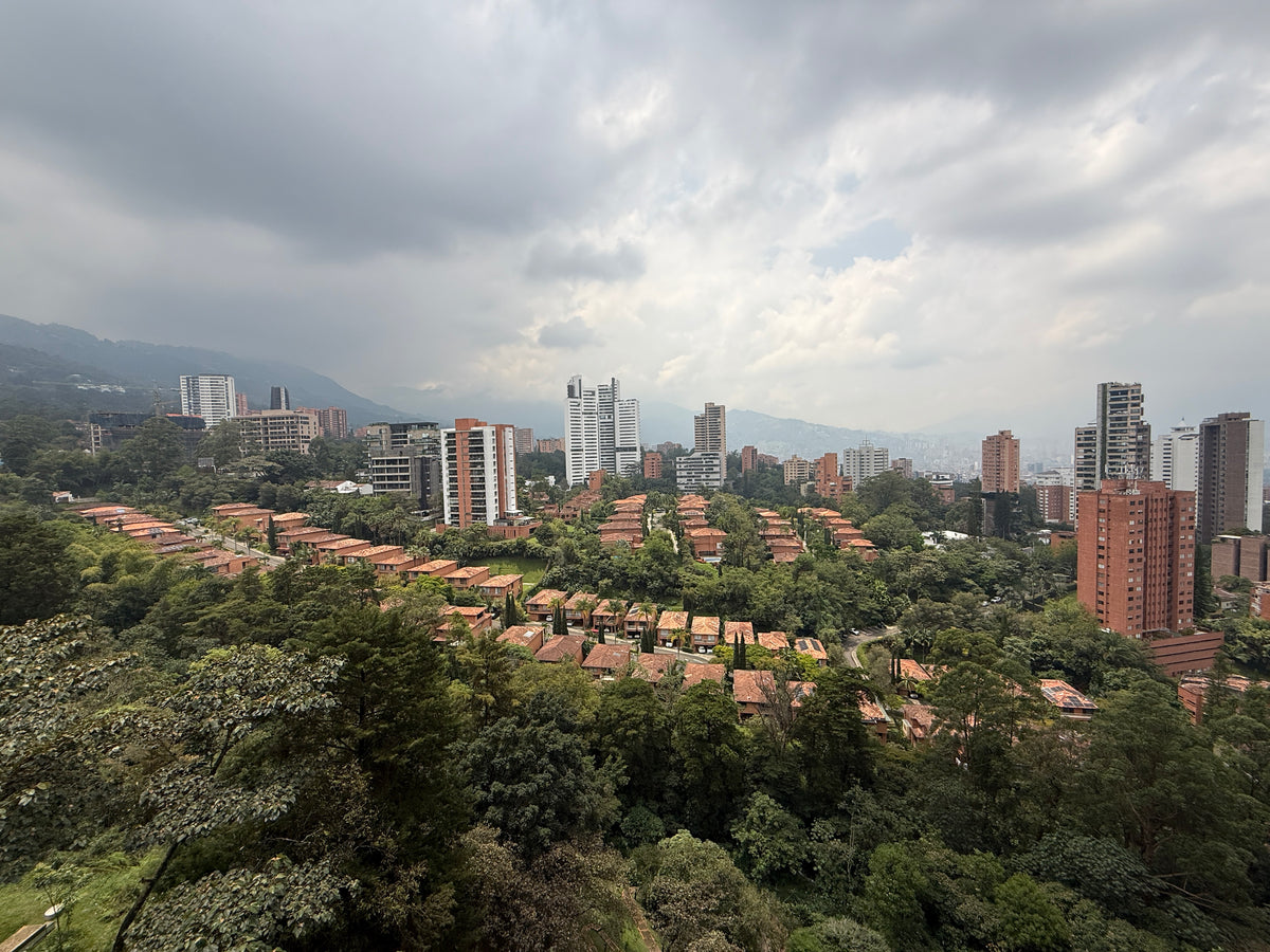 Newly remodeled 295 m² apartment in Los Balsos, El Poblado – Open views and spacious interiors