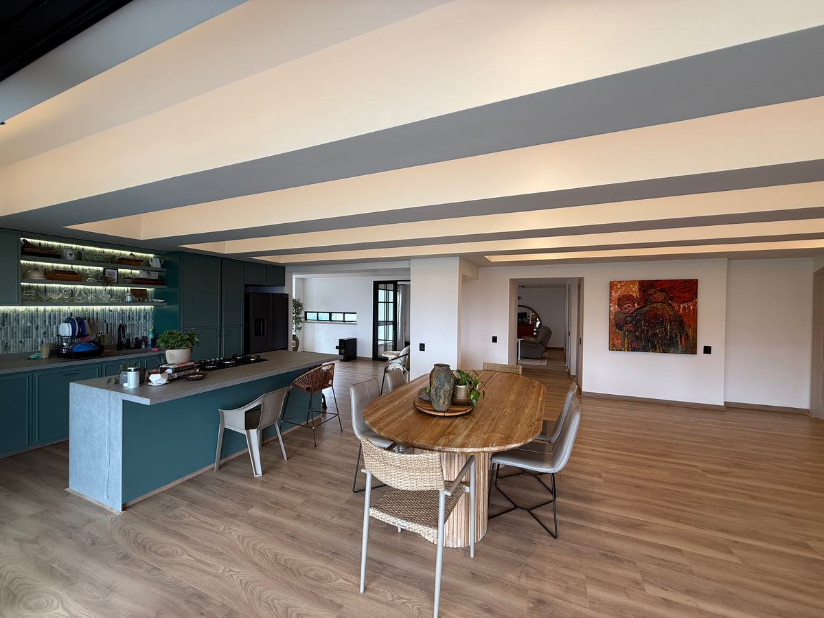 Newly remodeled 295 m² apartment in Los Balsos, El Poblado – Open views and spacious interiors