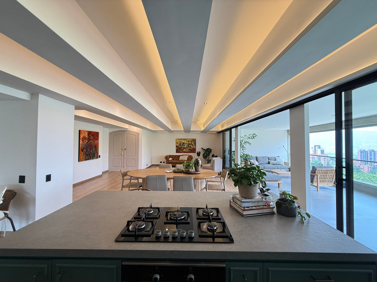 Newly remodeled 295 m² apartment in Los Balsos, El Poblado – Open views and spacious interiors