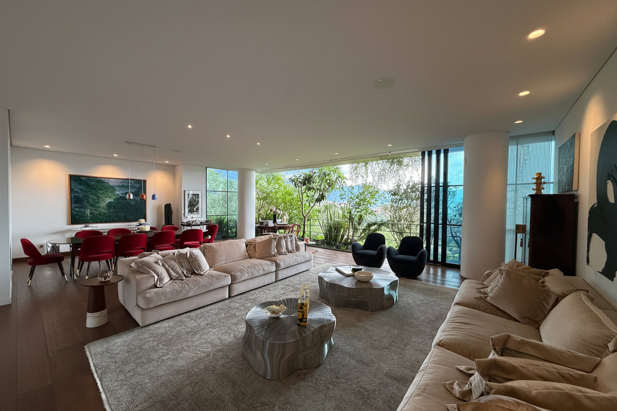 336 m² apartment in San Lucas, El Poblado – Spacious areas, study, and 4 parking spaces