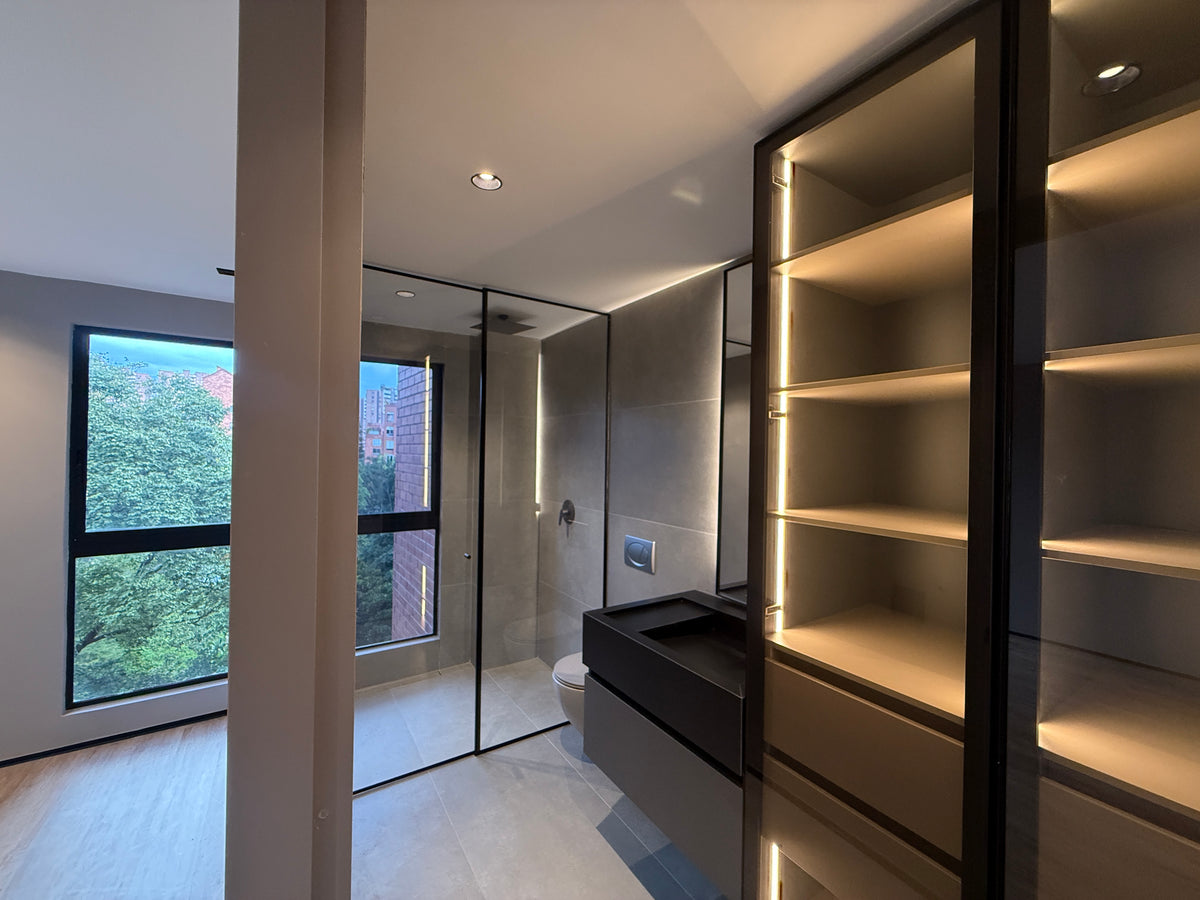 Apartamento remodelado Sector Alejandría con balcón, 3 habitaciones y vista