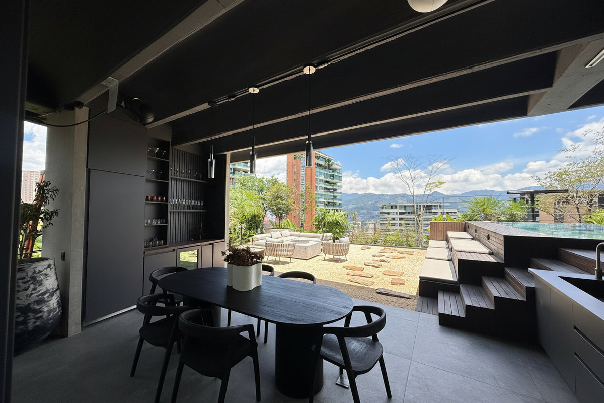 Furnished duplex penthouse in Las Lomas, El Poblado with terrace, pool and sauna