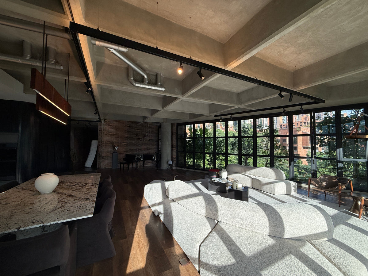 Furnished duplex penthouse in Las Lomas, El Poblado with terrace, pool and sauna
