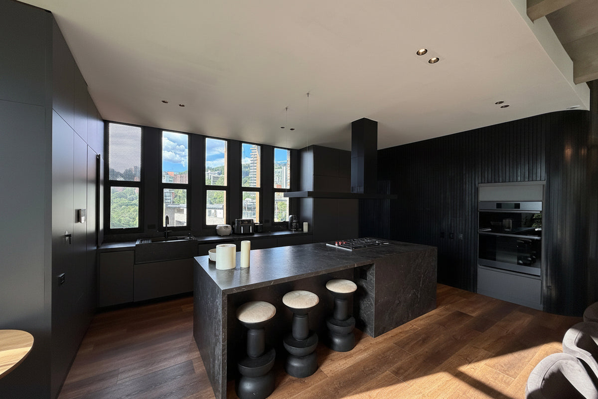 Furnished duplex penthouse in Las Lomas, El Poblado with terrace, pool and sauna