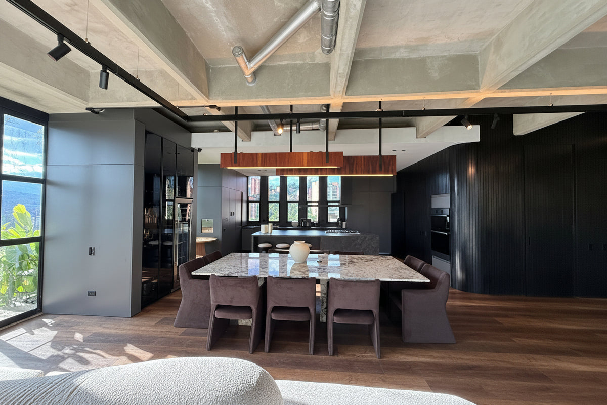 Furnished duplex penthouse in Las Lomas, El Poblado with terrace, pool and sauna