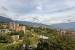 Apartamento en Piso Alto con Vista Verde | Sector San Lucas, El Poblado