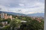 Apartamento en Piso Alto con Vista Verde | Sector San Lucas, El Poblado