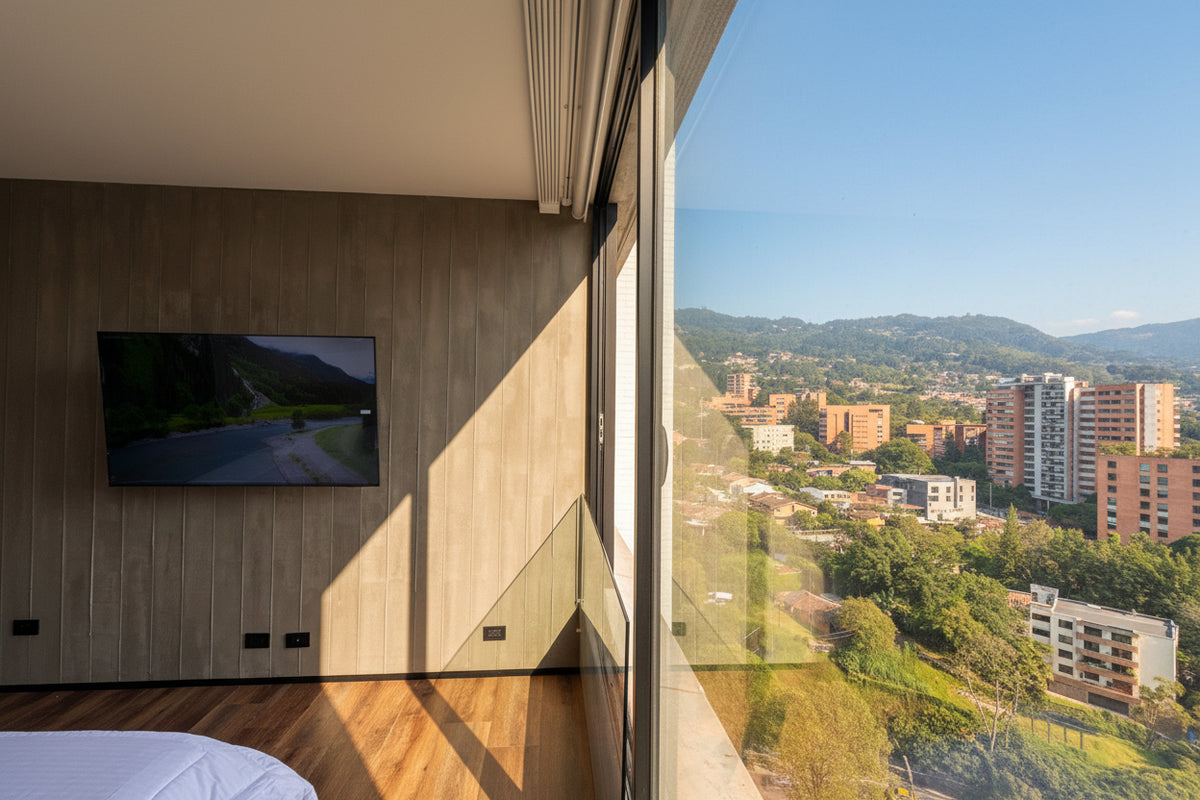 Apartamento en Piso Alto con Vista Verde | Sector San Lucas, El Poblado