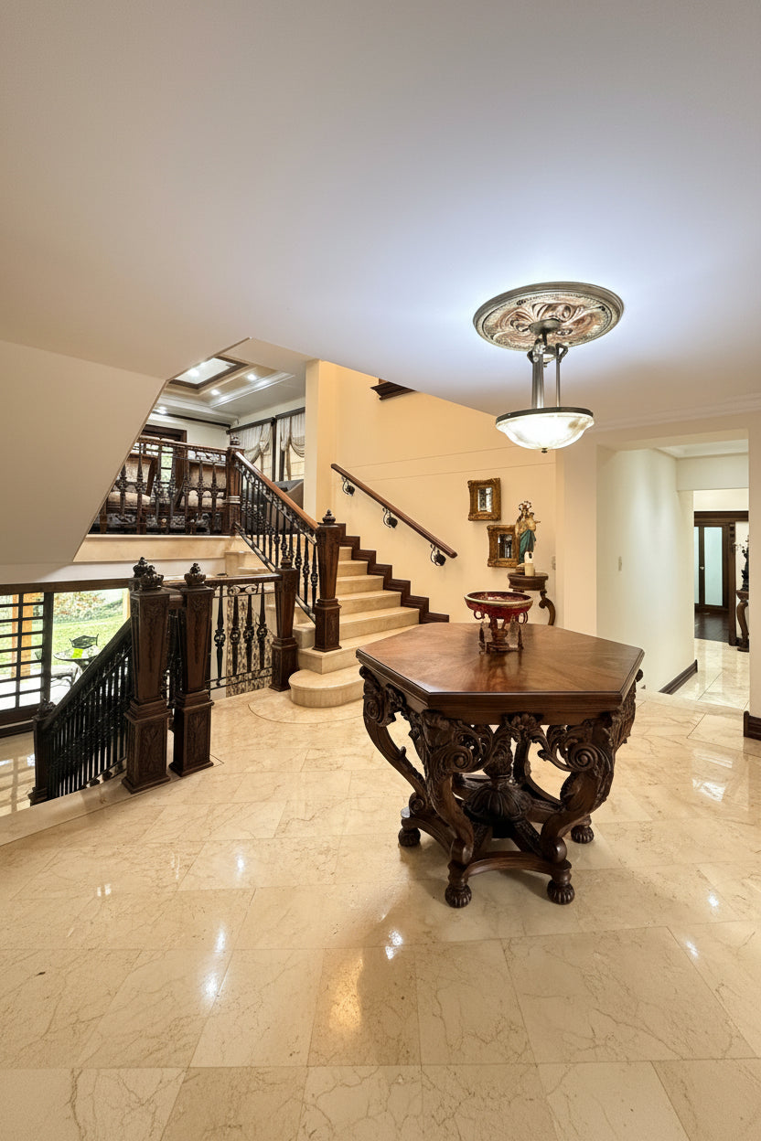 Casa con Gran Jardín y Alto Potencial de Remodelación en El Poblado