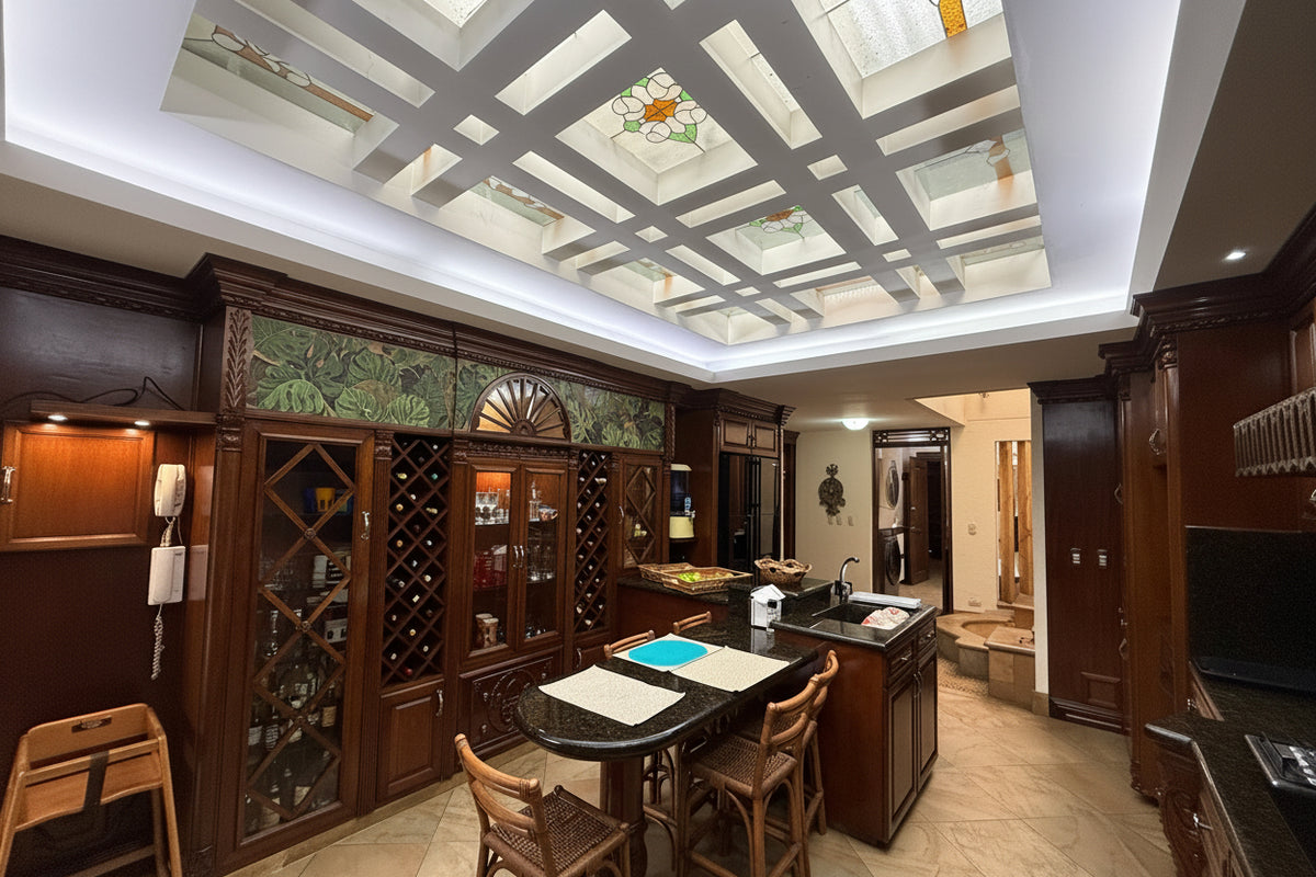 Casa con Gran Jardín y Alto Potencial de Remodelación en El Poblado