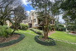 Casa con Gran Jardín y Alto Potencial de Remodelación en El Poblado