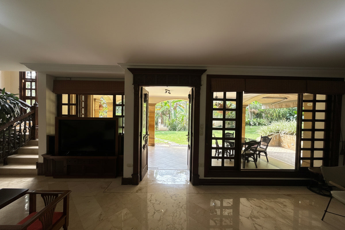 Casa con Gran Jardín y Alto Potencial de Remodelación en El Poblado