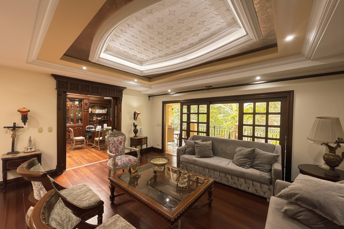 Casa con Gran Jardín y Alto Potencial de Remodelación en El Poblado