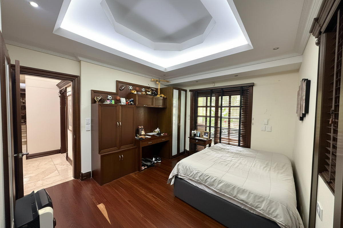 Casa con Gran Jardín y Alto Potencial de Remodelación en El Poblado