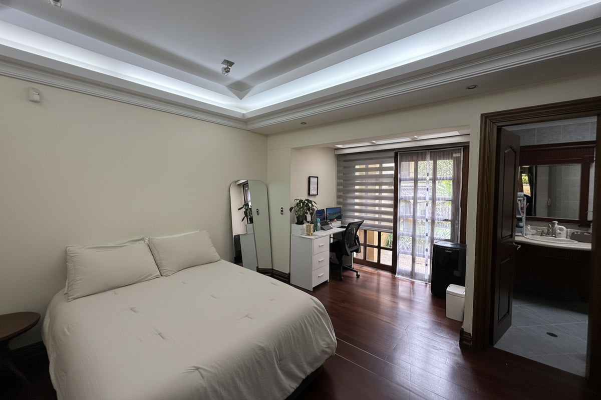 Casa con Gran Jardín y Alto Potencial de Remodelación en El Poblado