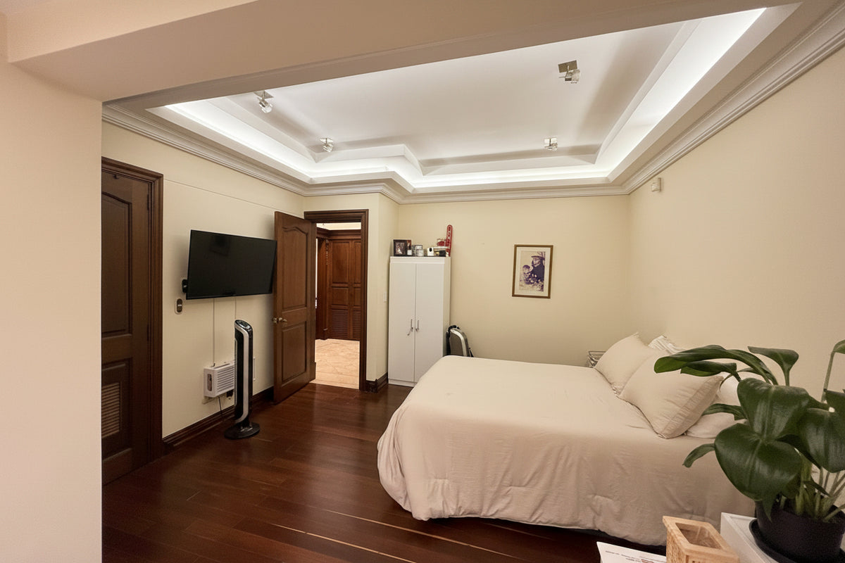 Casa con Gran Jardín y Alto Potencial de Remodelación en El Poblado
